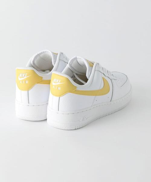 NIKE(ナイキ)の「<NIKE(ナイキ)> エアフォース 1 スニーカー(スニーカー・レディース・ホワイト/ベージュ/イエロー・23.5cm/22.5cm/25cm/24cm/24.5cm/23cm)」の14枚目の写真