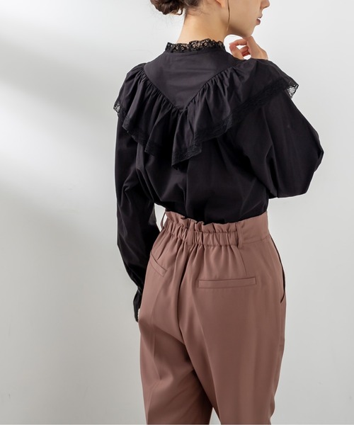 OLIVE des OLIVE（オリーブデオリーブ）の「Vフリルスタンドブラウス（シャツ/ブラウス・レディース・オフホワイト/ブラック/ライトブラウン・FREE）」の8枚目の写真