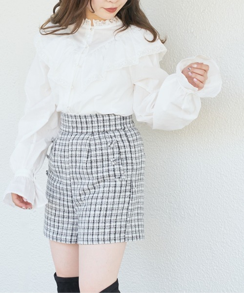 OLIVE des OLIVE（オリーブデオリーブ）の「Vフリルスタンドブラウス（シャツ/ブラウス・レディース・オフホワイト/ブラック/ライトブラウン・FREE）」の4枚目の写真