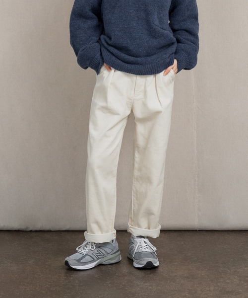 MUHET（ミュエータ）の「コーデュロイテーパードパンツ（その他パンツ・レディース・ダークブラウン/グリーン/アイボリー・SMALL/MEDIUM/LARGE）」の2枚目の写真