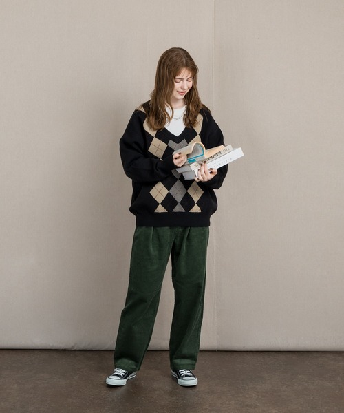 MUHET（ミュエータ）の「コーデュロイテーパードパンツ（その他パンツ・レディース・ダークブラウン/グリーン/アイボリー・SMALL/MEDIUM/LARGE）」の5枚目の写真