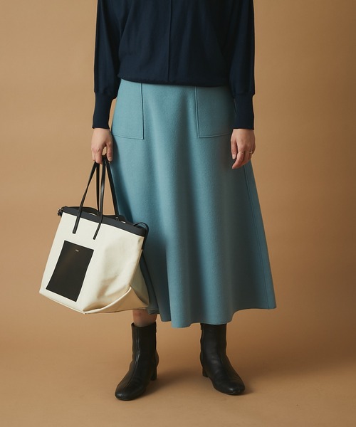 un dix cors（アンディコール）の「真冬も履けるあったか素材　ジャージメルトンフレアスカート（スカート・レディース・ネイビー/サックスブルー/イエロー/グレイッシュベージュ・38/36）」の4枚目の写真