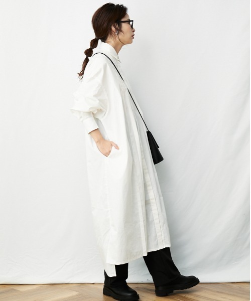 AZUL ENCANTO（アズールエンカント）の「アシメタックロングシャツワンピース（シャツワンピース・レディース・ホワイト/ブラック・FREE）」の5枚目の写真