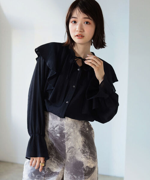 BeAMS DOT（ビームスドット）の「【WEB限定】BeAMS DOT / 楊柳 フリルブラウス（シャツ/ブラウス・レディース・レッド系その他2/ネイビー・FREE）」の2枚目の写真