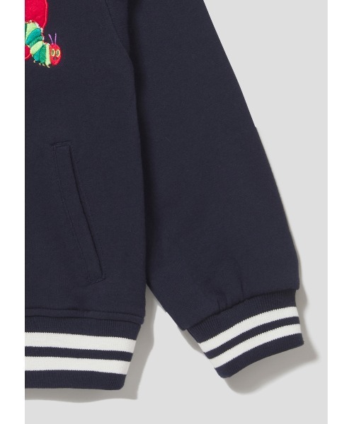 Design Tshirts Store graniph(デザイン ティーシャツ ストア グラニフ)の「はらぺこあおむし カレッジ(エリック カール)|コラボキッズスウェットスタジアムジャンパー(ブルゾン・キッズ・ネイビー・110/130)」の5枚目の写真