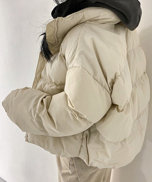 Doula Doula（ドゥーラドゥーラ）の「クロップド丈エコダウンジャケット（ブルゾン・レディース・ベージュ/グレー/オレンジ・FREE）」の4枚目の写真