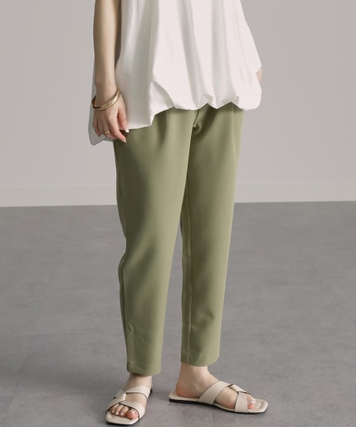 RANAN（ラナン）の「[低身長サイズ有]美脚シルエットタックテーパードパンツ/股下61㎝(UVカット/防しわ)（スラックス・レディース・ライトグレー/ブラック/ベージュ/ネイビー/オフホワイト/モスグリーン/セージグリーン/ライトカーキ/ピンク系その他/ライトベージュ/レモンイエロー/サーモンピンク/ライラック/クリアグリーン/オレンジ系その他/ロイヤルブルー/チャコール/ライトピンク/ブルーグリーン/イエロー系その他/シルバーグレー・LL/S/M/L）」の11枚目の写真