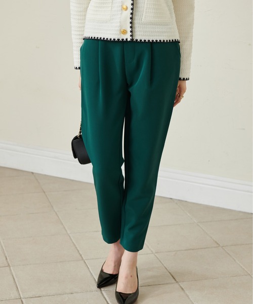 RANAN（ラナン）の「[低身長サイズ有]美脚シルエットタックテーパードパンツ/股下61㎝(UVカット/防しわ)（スラックス・レディース・ライトグレー/ブラック/ベージュ/ネイビー/オフホワイト/モスグリーン/セージグリーン/ライトカーキ/ピンク系その他/ライトベージュ/レモンイエロー/サーモンピンク/ライラック/クリアグリーン/オレンジ系その他/ロイヤルブルー/チャコール/ライトピンク/ブルーグリーン/イエロー系その他/シルバーグレー・LL/S/M/L）」の8枚目の写真