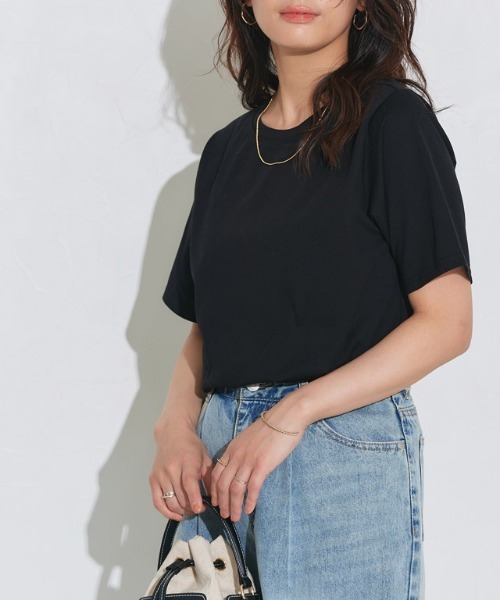 Pierrot(ピエロ)の「シルケットコットンTシャツ クルーネック(Tシャツ/カットソー・レディース・オフホワイト/ブラック/グレイッシュベージュ/ネイビー/ピンク・S/M/L)」の21枚目の写真