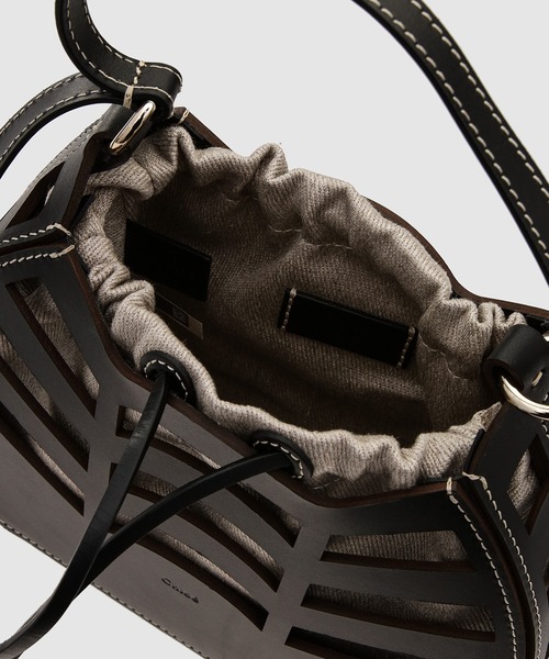 Chloe クロエKAYAN カットアウトデザイン ショルダーバッグ Chloe クロエKAYAN カットアウトデザイン ショルダーバッグ