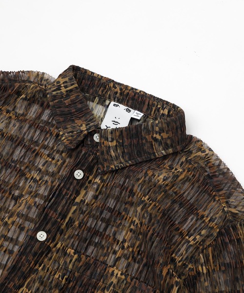 X-girl（エックスガール）の「PLEATED SHEER SHIRT/ヒョウ柄 メッシュ プリーツ シースルーシャツ/シアーシャツ（シャツ/ブラウス・レディース・グリーン/ベージュ・M/S）」の8枚目の写真