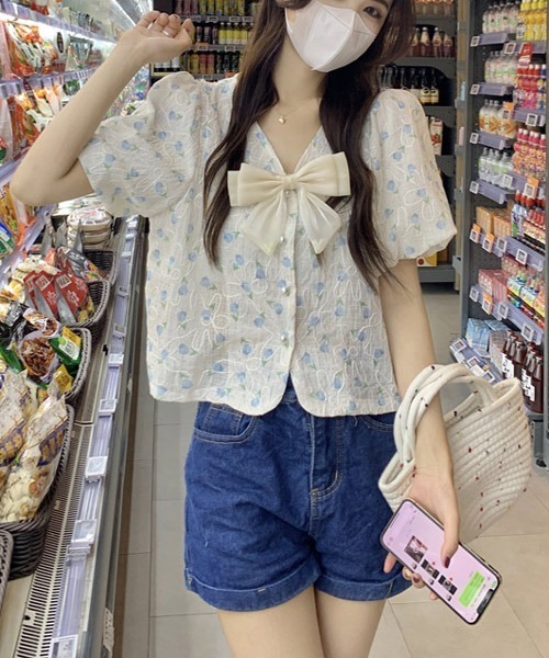 VIBGYOR Women（ヴィブジョー　ウィメン）の「【KOREA SELECT】ビッグリボン パールボタン ブラウス（シャツ/ブラウス・レディース・ブルー/グリーン・FREE）」の5枚目の写真