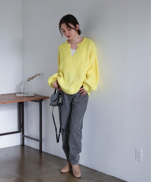 feepur(フェピュール)の「【ハンドウォッシャブル】ダイヤ柄キーネックボリュームニット(ニット/セーター・レディース・ブラック/オフホワイト/イエロー/ブルー・MEDIUM)」の10枚目の写真
