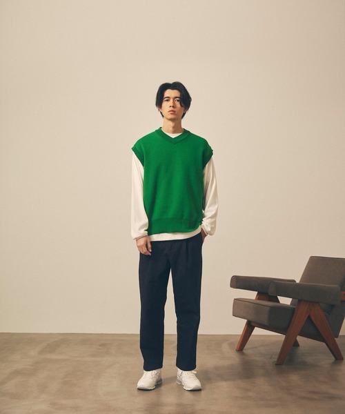 NUMERALS（ヌメラルズ）の「【UNISEX】[NUMERALS]サイドスリットニットベスト（ベスト・メンズ・ブラック/グリーン/マスタード・FREE）」の4枚目の写真
