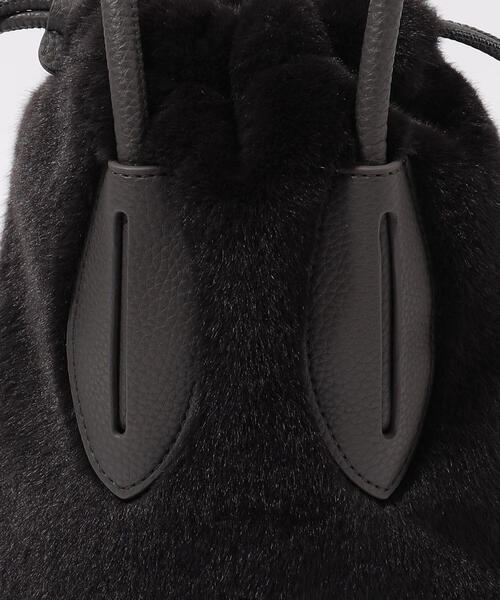 TOMORROWLAND （トゥモローランド）の「ADD CULUMN TURN S ファー ショルダーバッグ（ショルダーバッグ・レディース・ホワイト/チャコールグレー・FREE）」の9枚目の写真