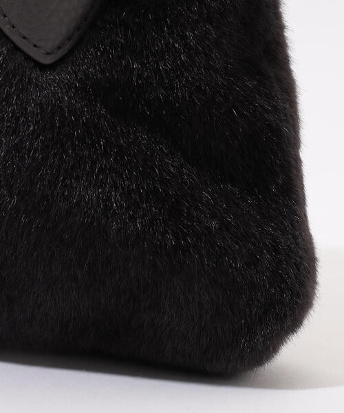 TOMORROWLAND （トゥモローランド）の「ADD CULUMN TURN S ファー ショルダーバッグ（ショルダーバッグ・レディース・ホワイト/チャコールグレー・FREE）」の12枚目の写真