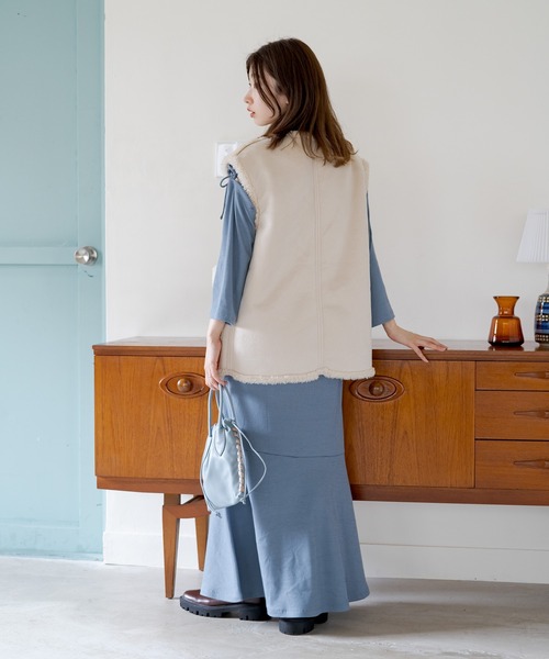 Kastane（カスタネ）の「リバーシブルボア×スウェードベスト（ベスト・レディース・ブラック/アイボリー・FREE）」の7枚目の写真