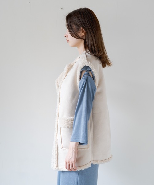 Kastane（カスタネ）の「リバーシブルボア×スウェードベスト（ベスト・レディース・ブラック/アイボリー・FREE）」の19枚目の写真