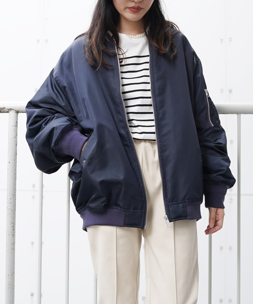 VENCEEXCHANGE（ヴァンスエクスチェンジ）の「ナイロンビッグシルエットMA-1ブルゾン/ボリュームスリーブ/ルーズシルエット/ユニセックス（MA-1・レディース・ベージュ/ネイビー/ピンク・FREE）」の6枚目の写真