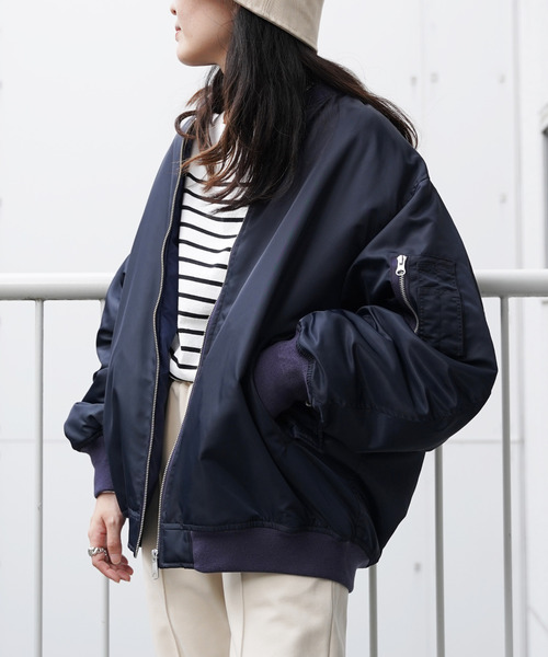 VENCEEXCHANGE（ヴァンスエクスチェンジ）の「ナイロンビッグシルエットMA-1ブルゾン/ボリュームスリーブ/ルーズシルエット/ユニセックス（MA-1・レディース・ベージュ/ネイビー/ピンク・FREE）」の5枚目の写真