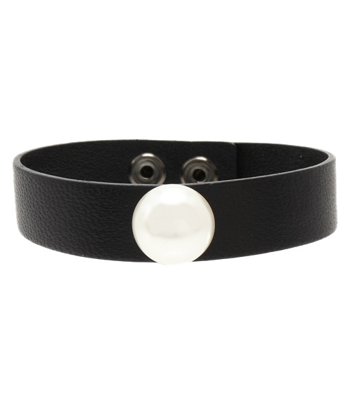 SMELLY（スメリー）の「SMELLY パールレザーバングル（ブレスレット・レディース・グレー/ブラック/ベージュ・ONE）」の2枚目の写真