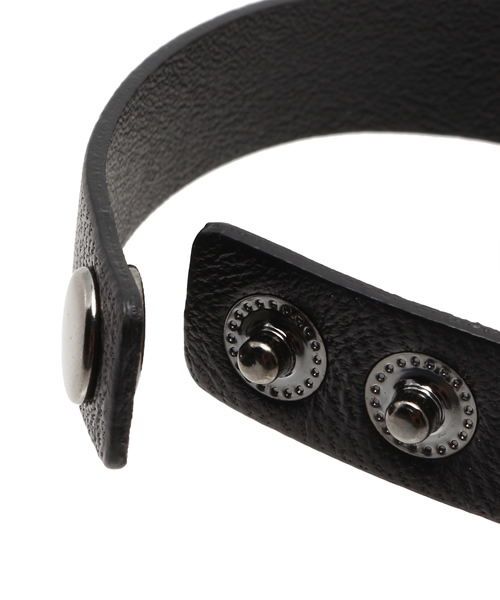 SMELLY（スメリー）の「SMELLY パールレザーバングル（ブレスレット・レディース・グレー/ブラック/ベージュ・ONE）」の5枚目の写真