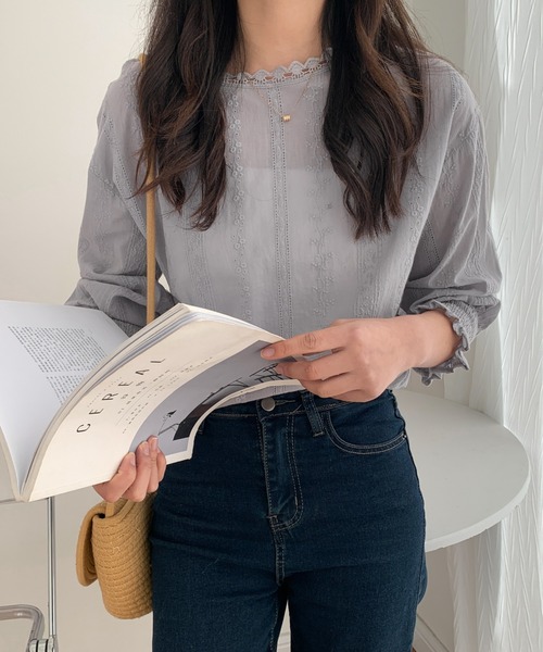 ECLIN(エクラン)の「フラワーレースボリュームスリーブブラウス(シャツ/ブラウス・レディース・ブラック/グレー/グリーン/ブラウン/ホワイト/ベージュ・FREE)」の4枚目の写真