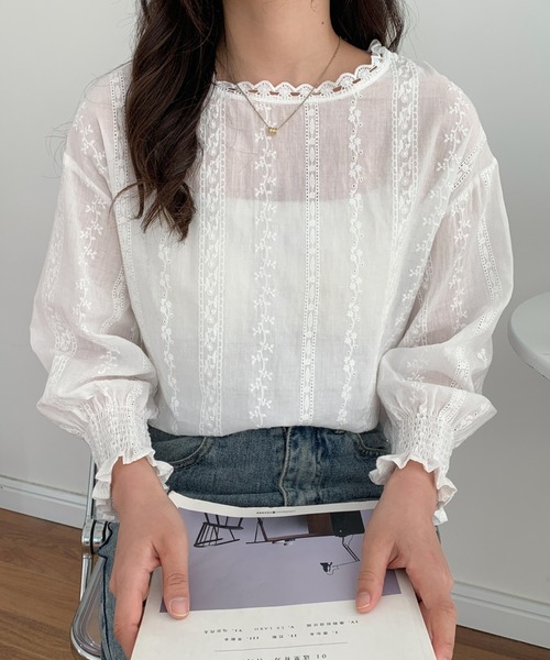 ECLIN(エクラン)の「フラワーレースボリュームスリーブブラウス(シャツ/ブラウス・レディース・ブラック/グレー/グリーン/ブラウン/ホワイト/ベージュ・FREE)」の2枚目の写真