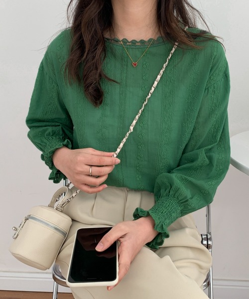 ECLIN(エクラン)の「フラワーレースボリュームスリーブブラウス(シャツ/ブラウス・レディース・ブラック/グレー/グリーン/ブラウン/ホワイト/ベージュ・FREE)」の6枚目の写真