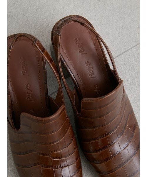 styling/(スタイリング)の「スリングバックレザーパンプス(パンプス・レディース・ブラウン/シルバー/ブラック・SMALL/MEDIUM/LARGE)」の15枚目の写真