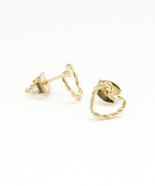 flower(フラワー)の「ツイストハートピアス(ピアス(片耳用)・レディース・ゴールド・FREE)」の4枚目の写真