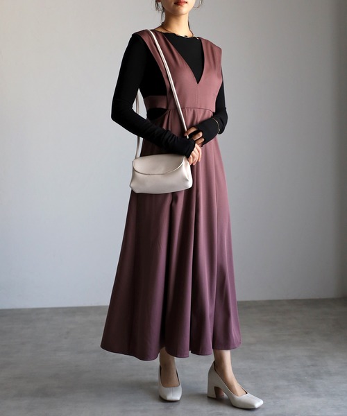 r.（アールドット）の「2023　春夏新作　　Vネック カッティング ジャンパースカート（ジャンパースカート・レディース・モカ/アイボリー/ベージュ/カーキ/ブラック・FREE）」の21枚目の写真