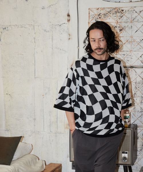 ADAM PATEK(アダムパテック)の「ADAMPATEK / skewed check pattern short sleeve knit/ルーズシルエット半袖ニットTシャツ”歪みチェッカー”(ニット/セーター・メンズ・イエロー/ブラック・1/2/3)」の20枚目の写真