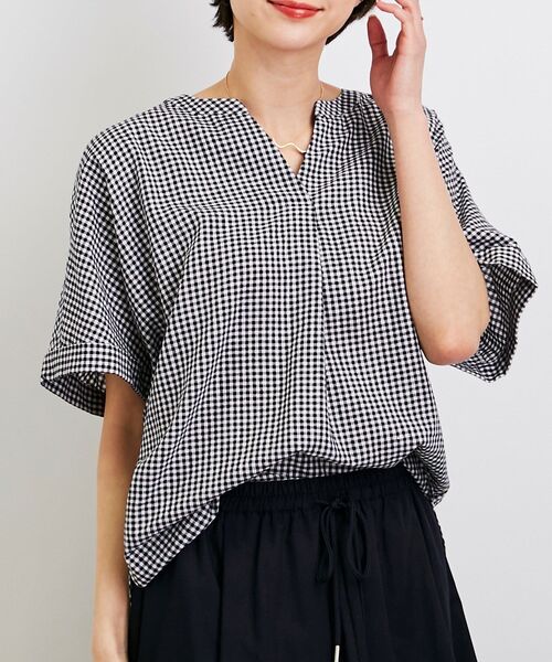 SHOO・LA・RUE（シューラルー）の「◆【UVカット/抗菌防臭/吸水速乾/親子リンク可能】大人のためのフレンチリネンブレンド ドルマンスキッパー（シャツ/ブラウス・レディース・イエロー/グリーン/ブラック/パープル系/ブルー系7/グリーン系その他4/ホワイト/ピンク系/ブラック系1/ネイビー系2/ライトブルー/ピンク系7/ピンク系その他2/ブルー系2・00）」の4枚目の写真