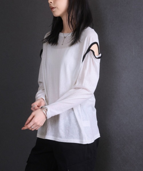 Girly Doll(ガーリードール)の「カットショルダーロングTシャツ(Tシャツ/カットソー・レディース・ホワイト/ブラック・F)」の1枚目の写真