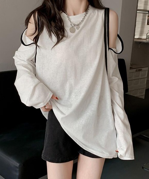 Girly Doll(ガーリードール)の「カットショルダーロングTシャツ(Tシャツ/カットソー・レディース・ホワイト/ブラック・F)」の4枚目の写真