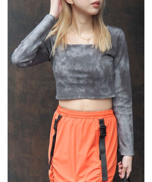 EVRIS(エヴリス)の「タイダイクロップドTシャツ(Tシャツ/カットソー・レディース・ブラック/ブルー・FREE)」の2枚目の写真