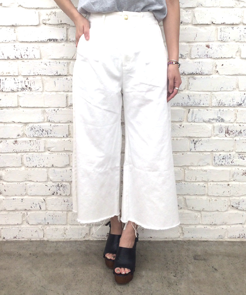 mystic(ミスティック)の「【mystic】デニムフリンジパンツ(デニムパンツ・レディース・オフホワイト/ネイビー/ライトブルー・1/2)」の2枚目の写真