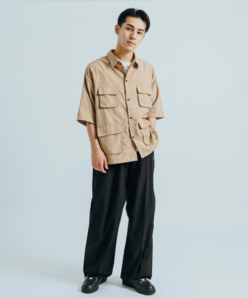 muhumu ベージュ系パラカ 半袖シャツ Ressaca（レサーカ）の「オーバーサイズ フラップマルチポケット付き