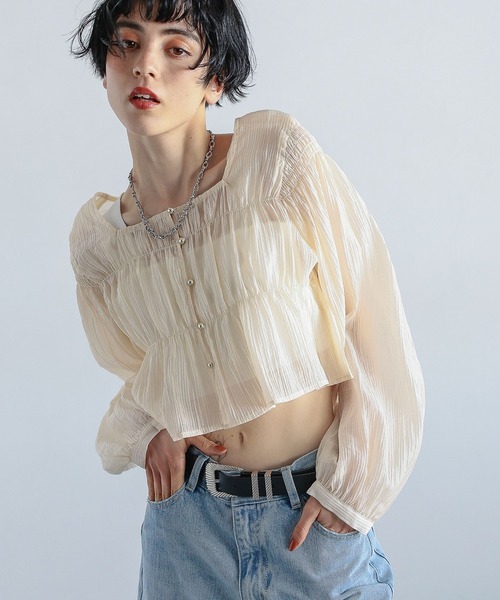 PAGEBOY(ページボーイ)の「シャーリングミニ2WAYブラウス(シャツ/ブラウス・レディース・ブラック/オフホワイト/ブルー/クリーム・FREE)」の6枚目の写真