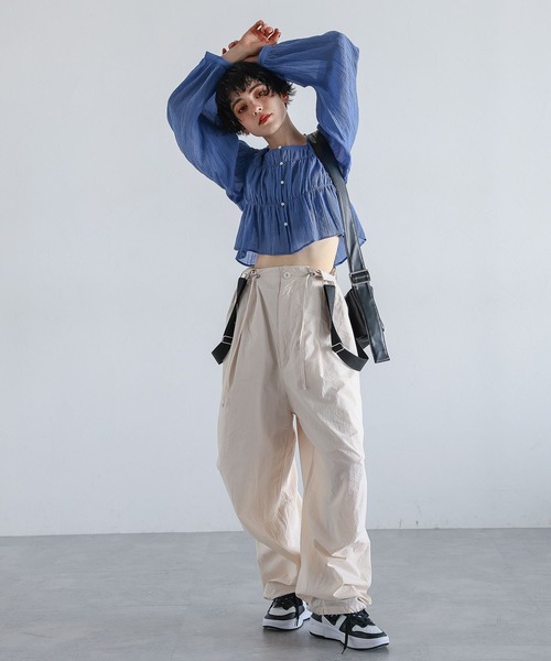 PAGEBOY(ページボーイ)の「シャーリングミニ2WAYブラウス(シャツ/ブラウス・レディース・ブラック/オフホワイト/ブルー/クリーム・FREE)」の14枚目の写真