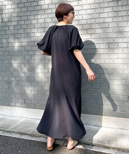 KBF（ケイビーエフ）の「タックバルーンスリーブワンピース（ワンピース・レディース・ブラック/アイボリー/イエロー系その他・ONE）」の7枚目の写真