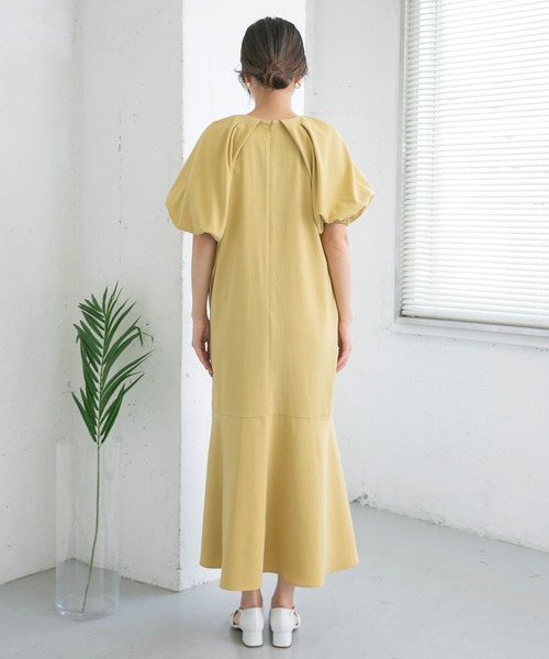 KBF（ケイビーエフ）の「タックバルーンスリーブワンピース（ワンピース・レディース・ブラック/アイボリー/イエロー系その他・ONE）」の21枚目の写真