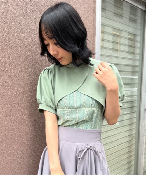 axes femme POETIQUE(アクシーズファムポエティック)の「カットボレロ付ノースリプルオーバー(Tシャツ/カットソー・レディース・グリーン/ブラック/キナリ・MEDIUM)」の3枚目の写真