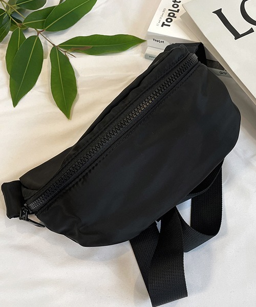 SEN TOKYO(セントーキョー)の「シーズンレスで持てる。ナイロンボディバッグ(ボディバッグ/ウエストポーチ・レディース・グリーン/アイボリー/ブラック・FREE)」の20枚目の写真