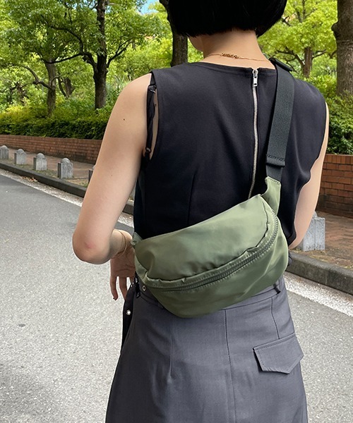 SEN TOKYO(セントーキョー)の「シーズンレスで持てる。ナイロンボディバッグ(ボディバッグ/ウエストポーチ・レディース・グリーン/アイボリー/ブラック・FREE)」の11枚目の写真