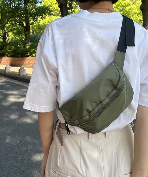 SEN TOKYO(セントーキョー)の「シーズンレスで持てる。ナイロンボディバッグ(ボディバッグ/ウエストポーチ・レディース・グリーン/アイボリー/ブラック・FREE)」の14枚目の写真