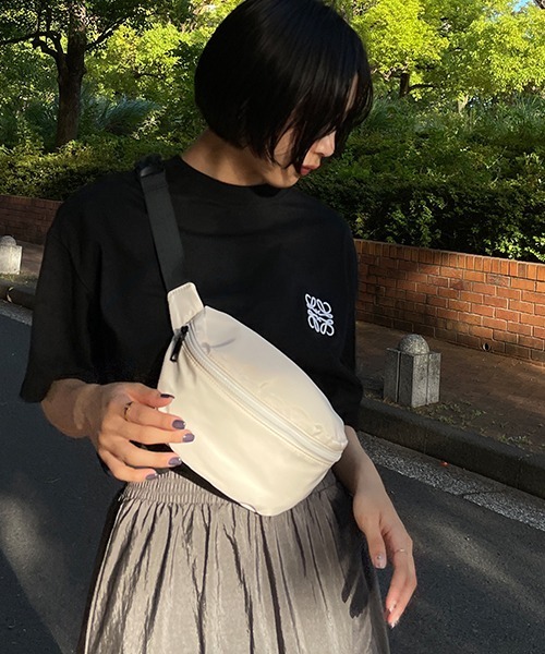 SEN TOKYO(セントーキョー)の「シーズンレスで持てる。ナイロンボディバッグ(ボディバッグ/ウエストポーチ・レディース・グリーン/アイボリー/ブラック・FREE)」の16枚目の写真