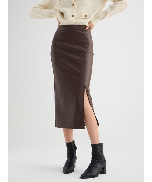 LADY LIKE(レディライク)の「フロントスリット入りフェイクレザースカート(スカート・レディース・ブラック/ブラウン/アイボリー/ベージュ・L/M/S)」の4枚目の写真