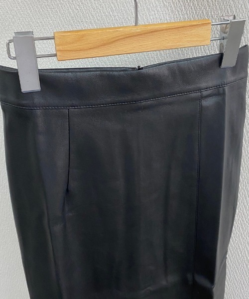LADY LIKE(レディライク)の「フロントスリット入りフェイクレザースカート(スカート・レディース・ブラック/ブラウン/アイボリー/ベージュ・L/M/S)」の9枚目の写真
